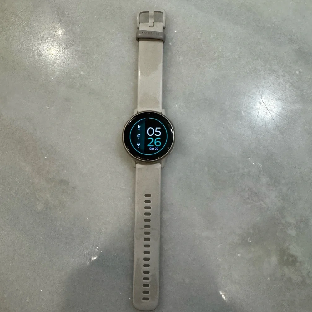 Garmin vivoactive 5 ivory and cream gold